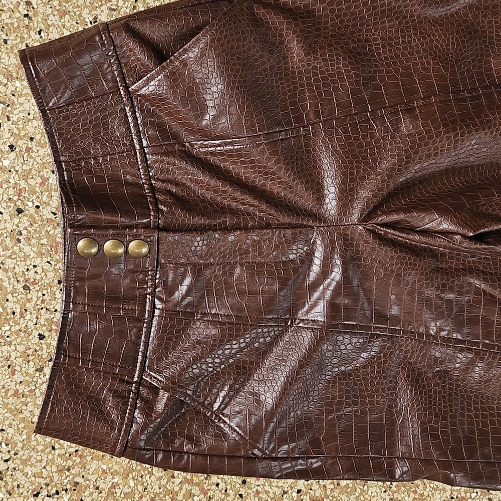 Veronica Beard Carabella Embossed Croc Effect Cropped Tapered Pants Size 4 - Picture 3 of 12